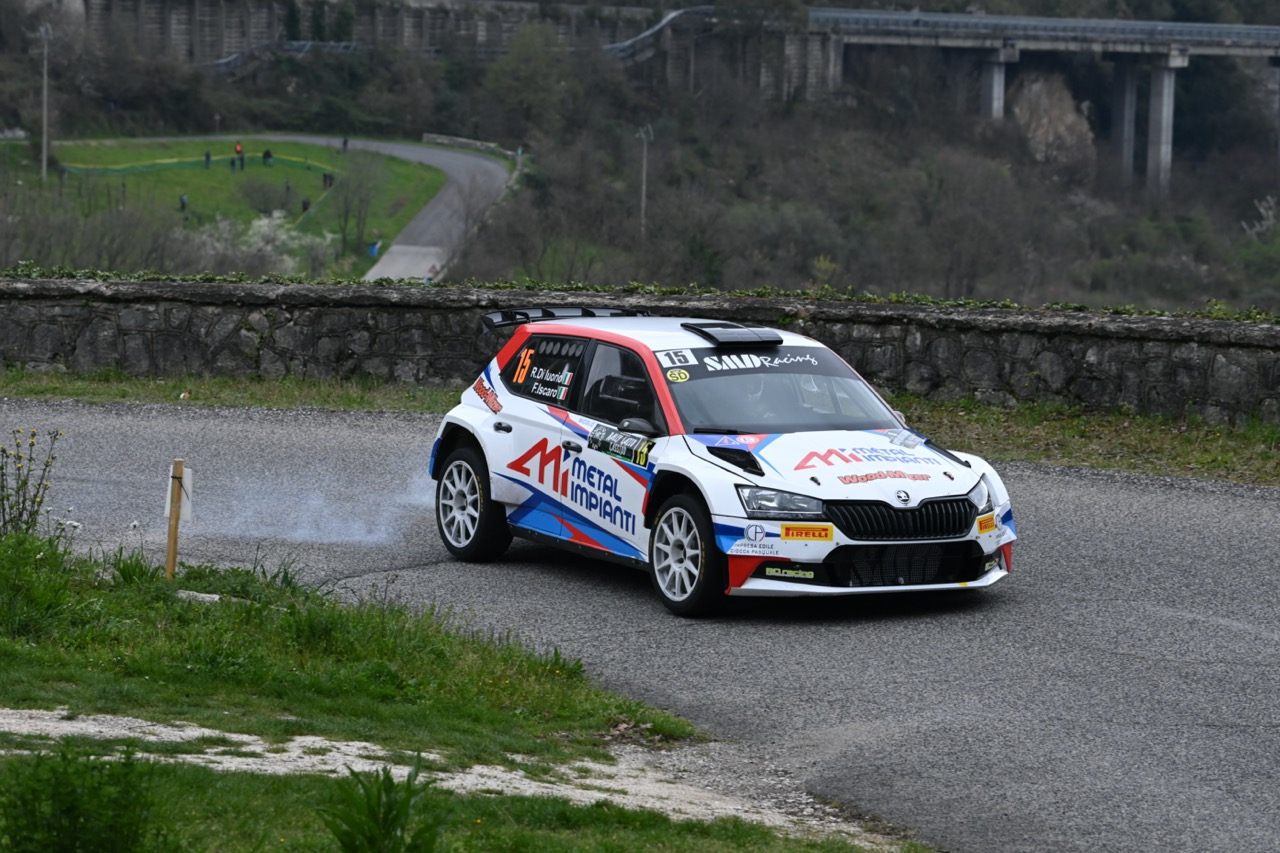 Riflettori accesi nel Trofeo Italiano Rally con la bandiera tricolore a ...